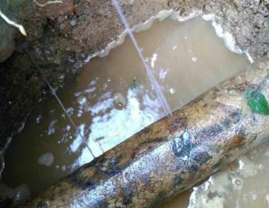 澄迈楼顶渗水维修公司分享下地暖漏水的原因及检测方法。